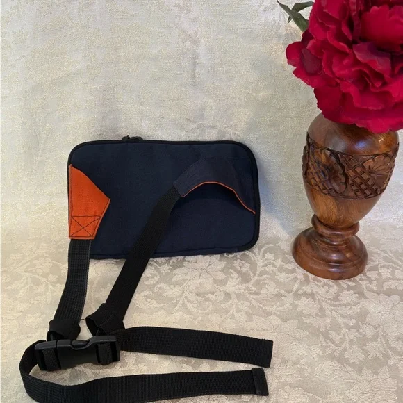 Old Navy Navy and Orange Men's Belt Bag - Picture 8 of 8